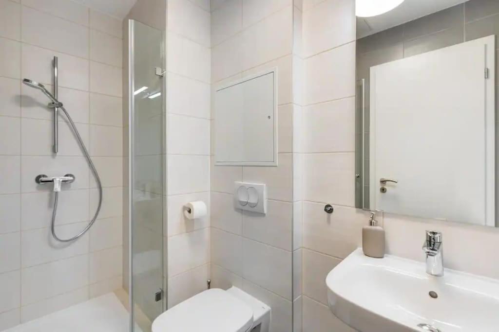 Terrace Vista-Modern 2Br Retreat Apartment Budapest Bagian luar foto