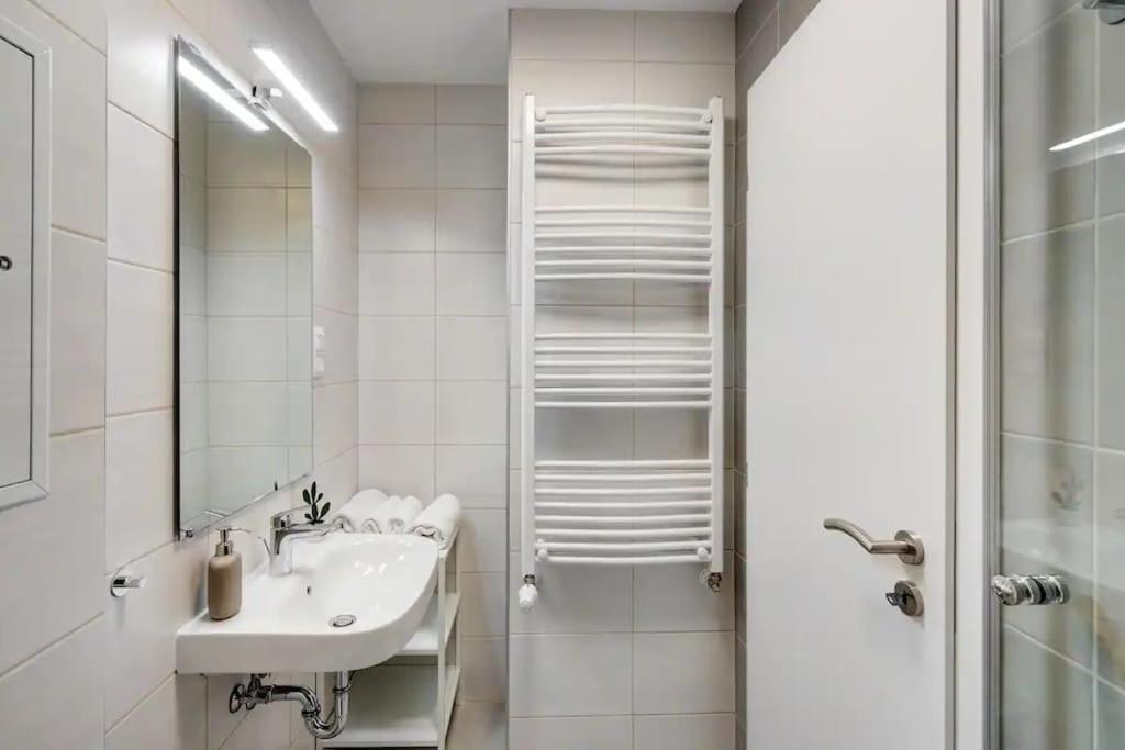 Terrace Vista-Modern 2Br Retreat Apartment Budapest Bagian luar foto