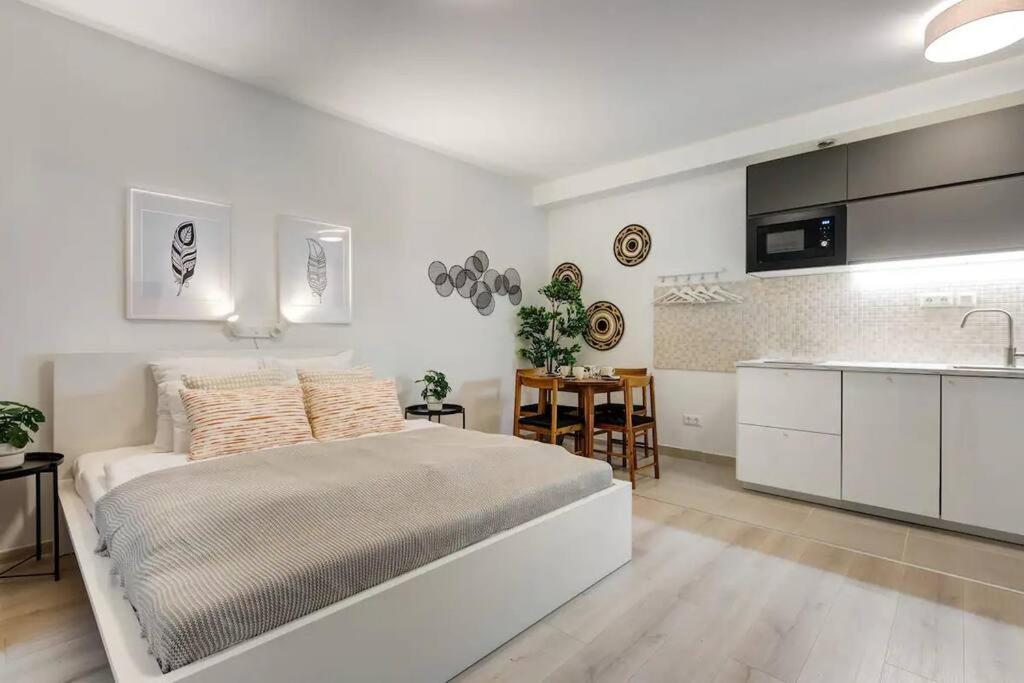 Terrace Vista-Modern 2Br Retreat Apartment Budapest Bagian luar foto